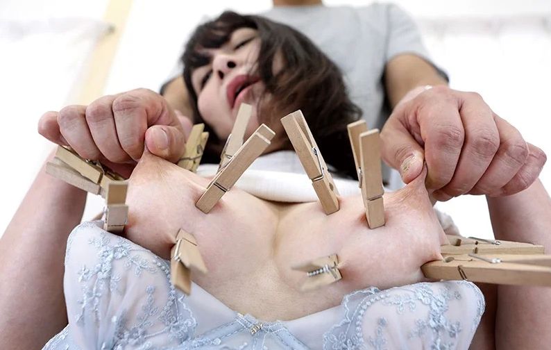 乳首引っ張ってーっ!伸縮ビンカン乳首で乳首イキしまくる五十路熟女