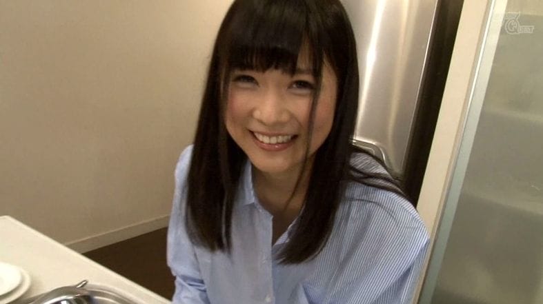 そんなキツくひねったら…あぁっ！山井すず、超敏感貧乳乳首イキ連発